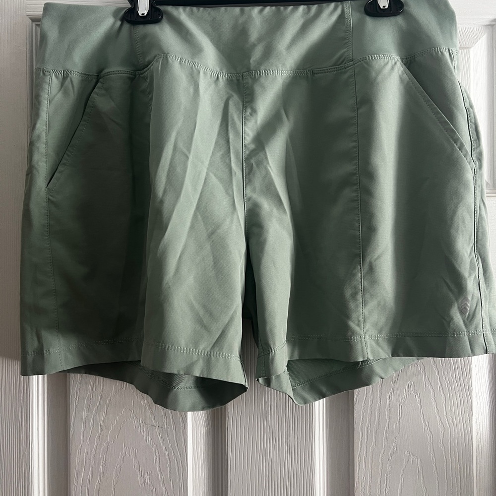 Free Country Women's Sage Cargo Shorts